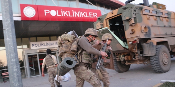 Cizre'de çatışmalar şiddetlenerek devam ediyor