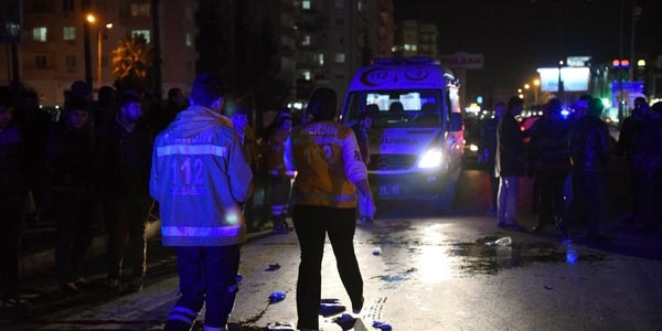 Antalya'da kamyonet yayalara çarptı: 2 ölü