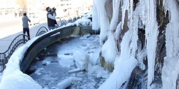 Erzurum'da buzdan şelaleler oluştu