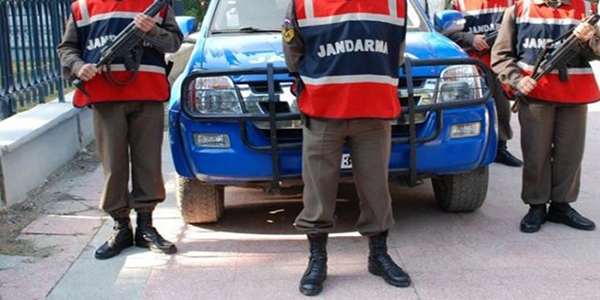 Askeri görünce bırakıp kaçtı