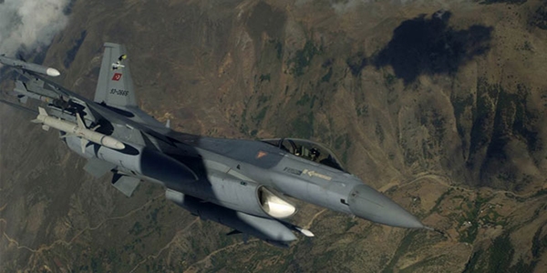 10 F-16 ile Türkiye-Suriye sınırında devriye uçuşu