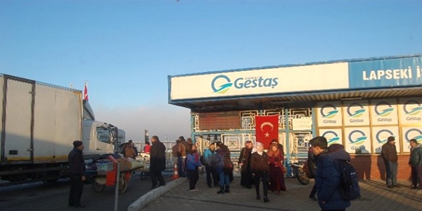 Feribotlar durdu, vatandaş mağdur oldu