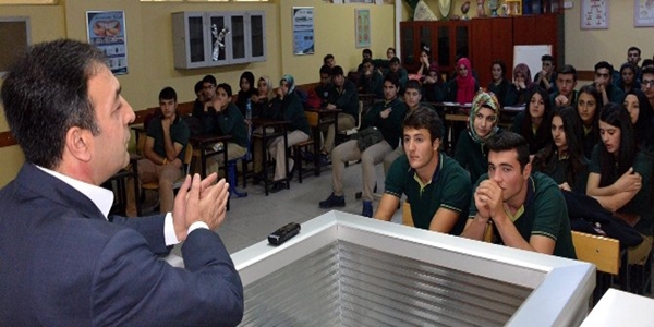 Mezun olduğu okulda baro başkanı olarak söyleşi yaptı