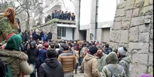 ODTÜ'de mescide giden öğrencilere saldırı