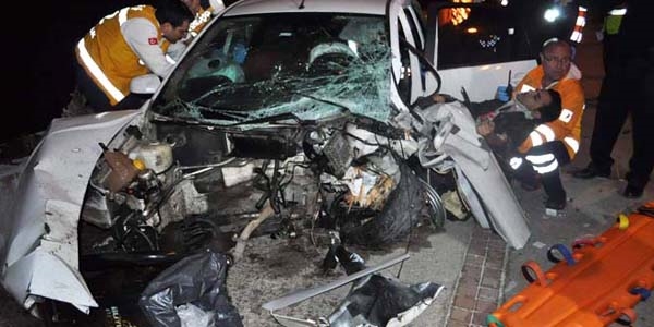 Trafik kazasında ağır yaralanan doktor hayatını kaybetti