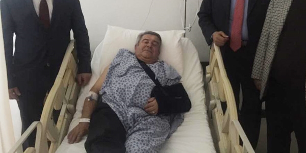 Meclis merdivenlerinden düşen Başkan hastaneye kaldırıldı