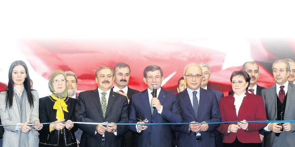 'Bir avuç eşkıya yakıyor, yıkıyor'