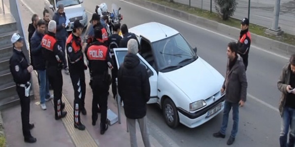 Samsun'da otomobilden 6 tabanca çıktı