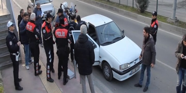 Samsun'da otomobilden 6 tabanca kt