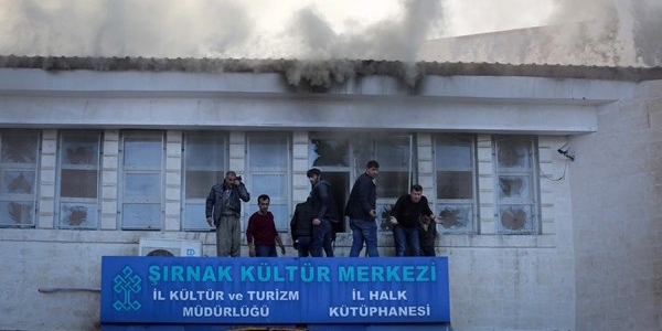 PKK, rnak'ta ktphane ve kltr merkezine saldrd