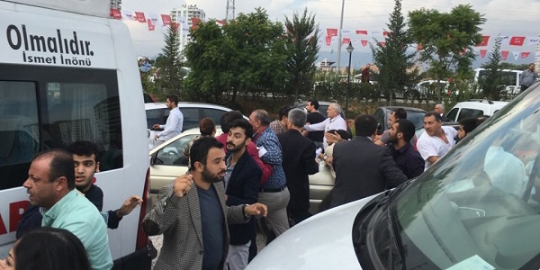 CHP'li delegeler arasındaki sözlü tartışma arbedeye dönüştü