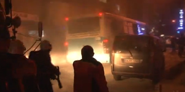 İstanbulda halk otobüsüne molotoflu saldırı!