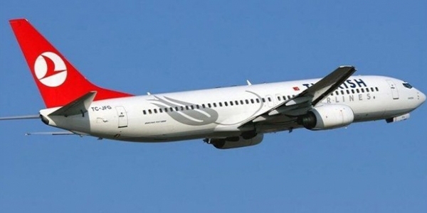 Pilot, denizi kirleten gemiyi şikayet etti