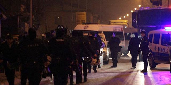 Erzurum'da iki aile arasında kavga: 1 polis yaralı, 10 gözaltı