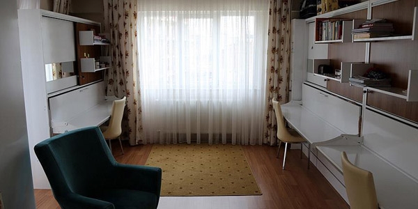 Vakıf ve dernekler öğrencilere kol kanat geriyor