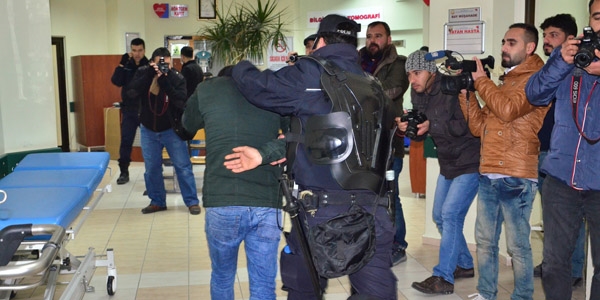 Polise atmak istediği bomba elinde patladı
