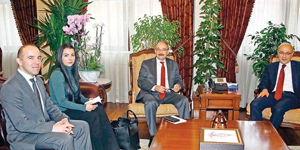 'Herşeye hayır derlerse, Anayasa'yı tek başımıza yaparız'