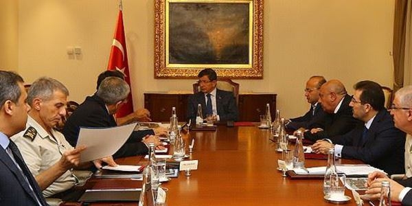 Davutoğlu'nun başkanlığında güvenlik toplantısı başladı