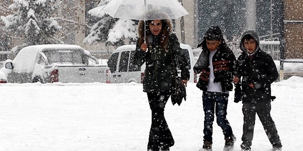 Yoğun kar nedeniyle bir çok ilçede okullar tatil