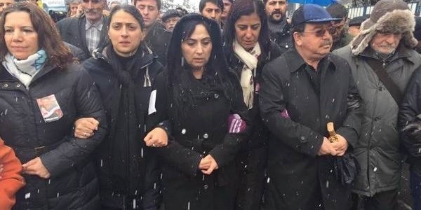 Diyarbakr'da polise bombal saldr: 3 yaral