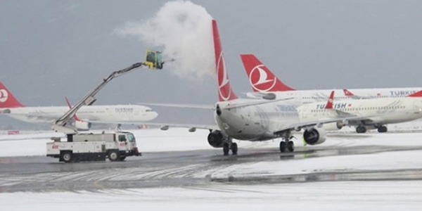 Kar yağışı sebebiyle THY 242 seferini iptal etti