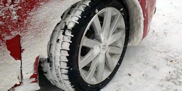 'Kış lastiği kullanmayan araçlar trafikte problem yaratıyor'
