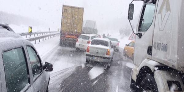 Silivri'de zincirleme trafik kazasnda, 15 kii yaraland