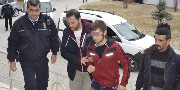 Kız kardeşine laf attığı iddiasıyla arkadaşını öldürdü