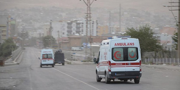 Sağlıkçı çalışanları terör saldırılarında ölen meslektaşlarını andı