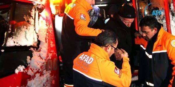 Mahsur kalan hastalara UMKE ve AFAD ulaştı