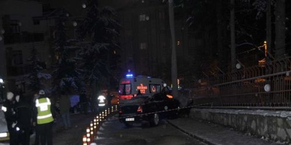 Polis arac karda kayanlara arpt: 8 yaral