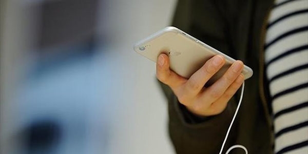 Gençler sosyal medyada günde en az 3 saat geçiriyor