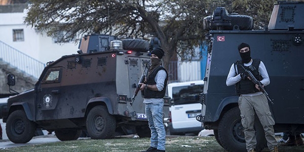 Sur'da tuzaklanan bomba infilak etti: 1 yaralı