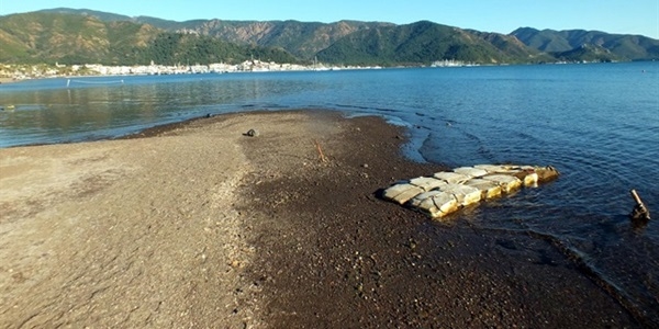 Marmaris'te deniz 10 metre ekildi