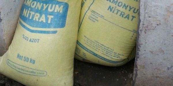Silopi'de evlerde amonyum nitrat bulunan çuvallar ele geçirildi