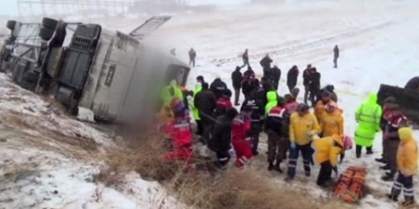 Kırşehir'de 2 otobüs daha devrildi: 57 yaralı