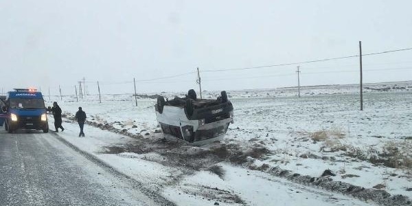 Siverek'te öğretmenleri taşıyan minibüs devrildi: 10 yaralı