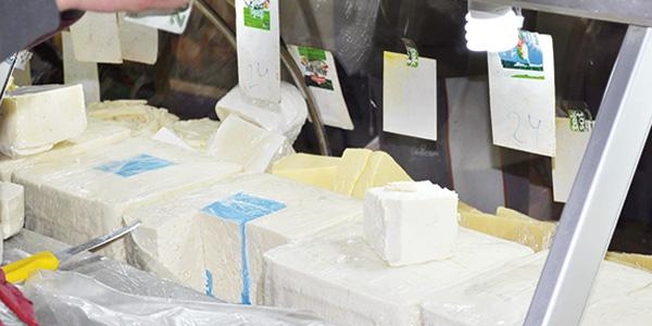 'Açıkta peynir ambalaja dar geldi'