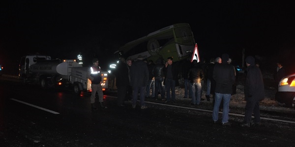 Çankırı'da cenaze dönüşü kaza: 17 yaralı