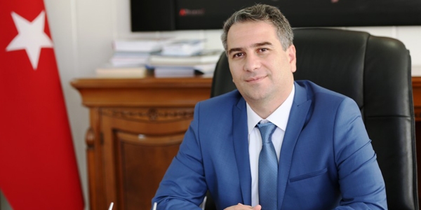 Hamile kadın makam aracıyla hastaneye ulaştırıldı