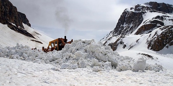 Doğu'da 893 yerleşim birimine ulaşım sağlanamıyor