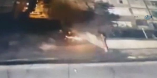 Polise atmak istediği bomba elinde patladı