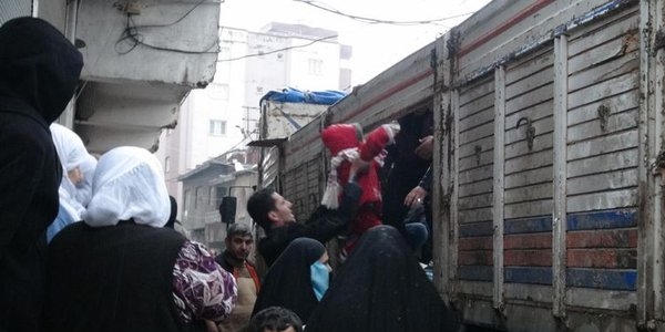 Halk yardım kamyonuyla Cizre'den kaçtı