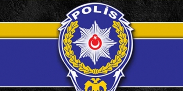 Polis memuru görevi başında kalp krizi geçirdi