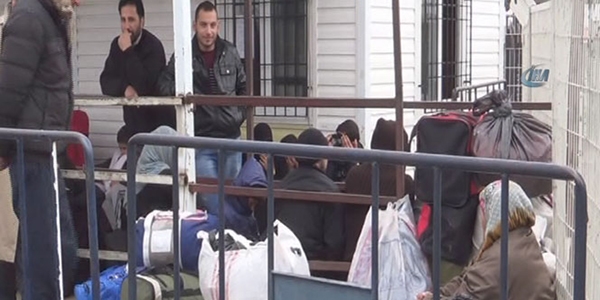 Suriyeliler savaşa rağmen ülkelerine dönüyor