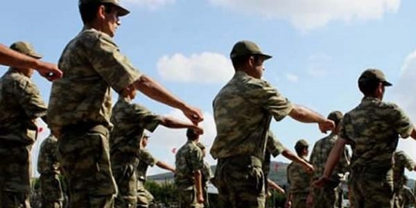 Dövizli askerlik ücretini düşüren tasarı kabul edildi