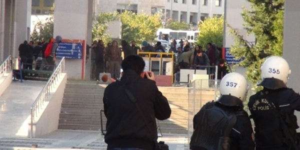 MEÜ'de gösterilere katılan 3 öğrenci tutuklandı