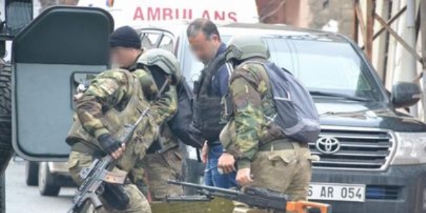 Siirt'te şafak operasyonu: 1 polis şehit