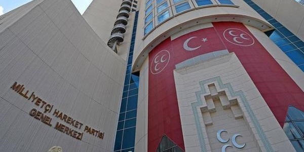 Muhaliflerin topladklar imzalar MHP Genel Merkezi'ne teslim edildi