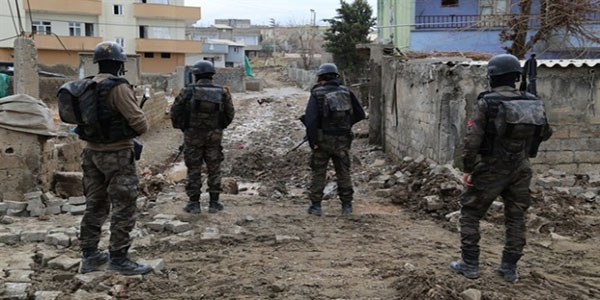 Asker ve polislere mektup yağdı
